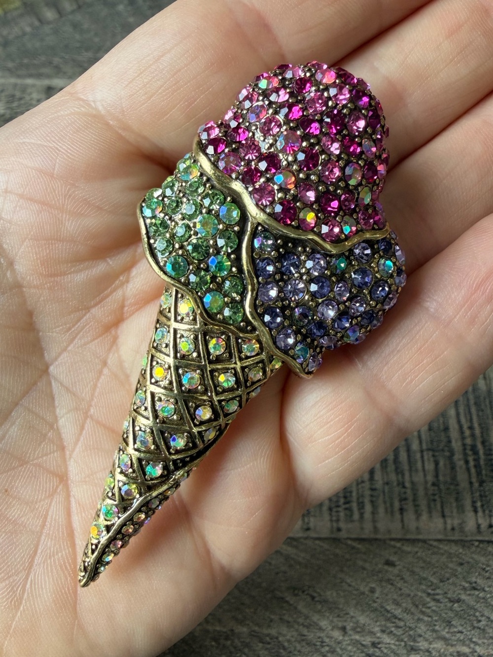 Heidi Daus ‘We All Scream For Ice Cream’ Crystal Brooch - Picture 2 of 5